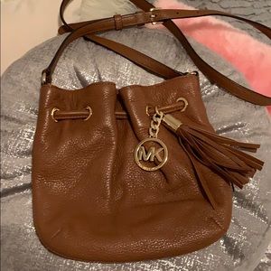 Michael Kors Bucket Crossbody